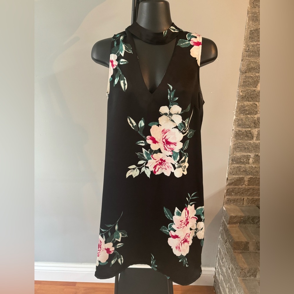 Flower dress . Like new